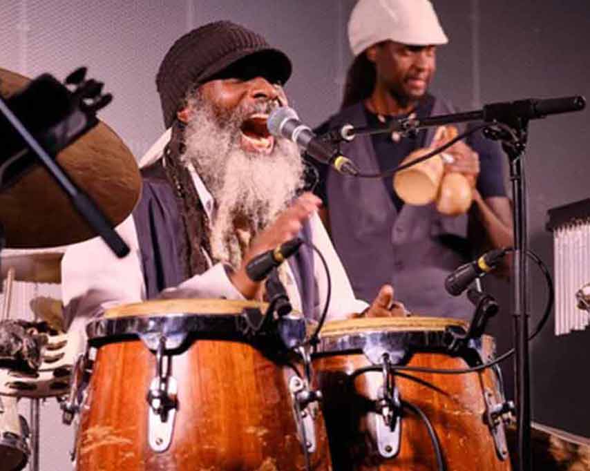 Ayi Solomon & friends – en rejse gennem musikkens mangfoldighed